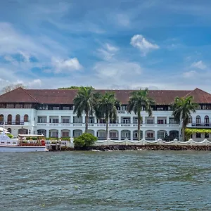 ***** Отель Brunton Boatyard - A Cgh Earth Experience Индия